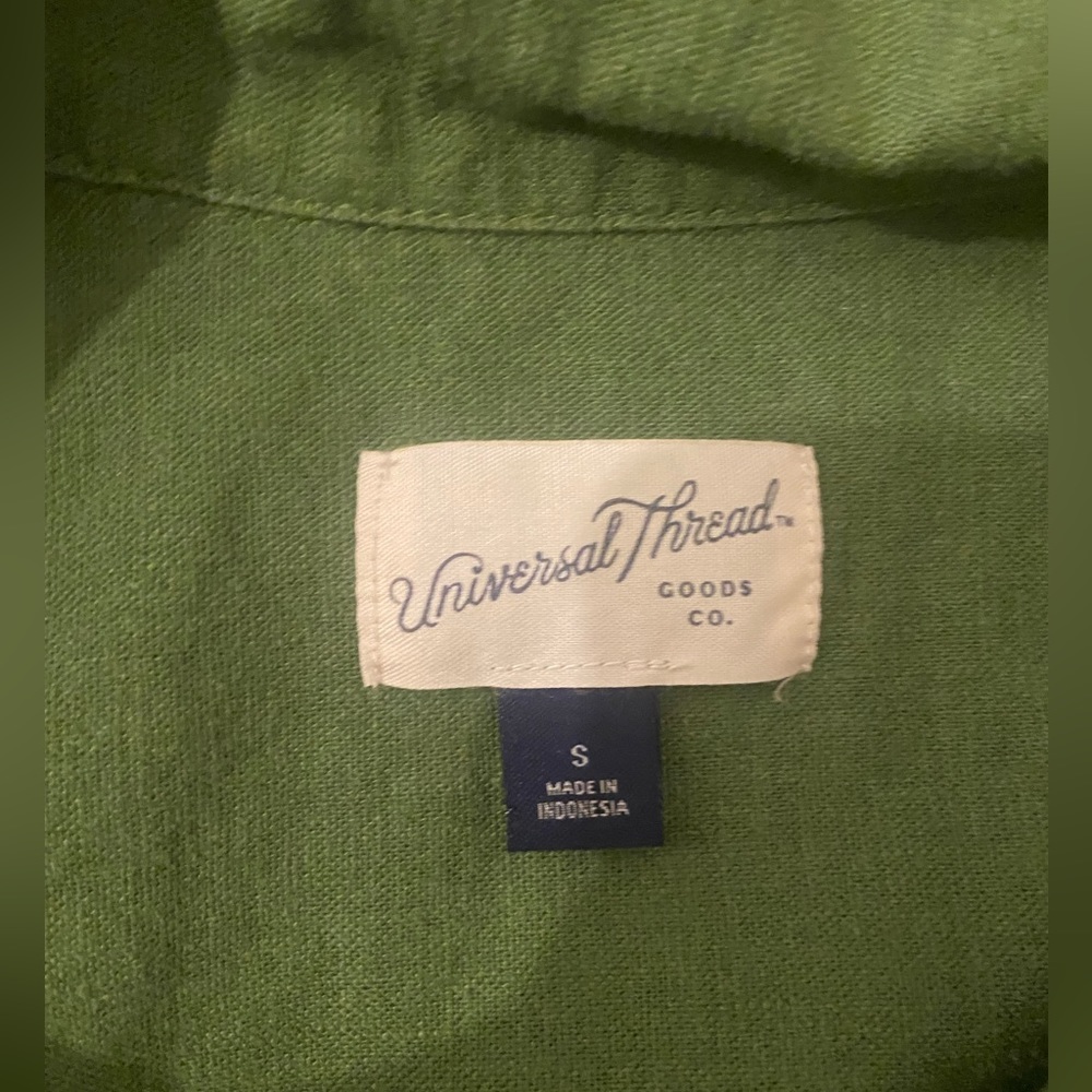 Universal Thread/Target Green Button Up Top - image 2